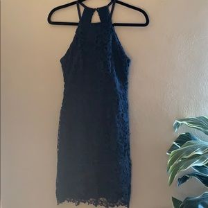 Beautiful lace dress with zipper and neck button